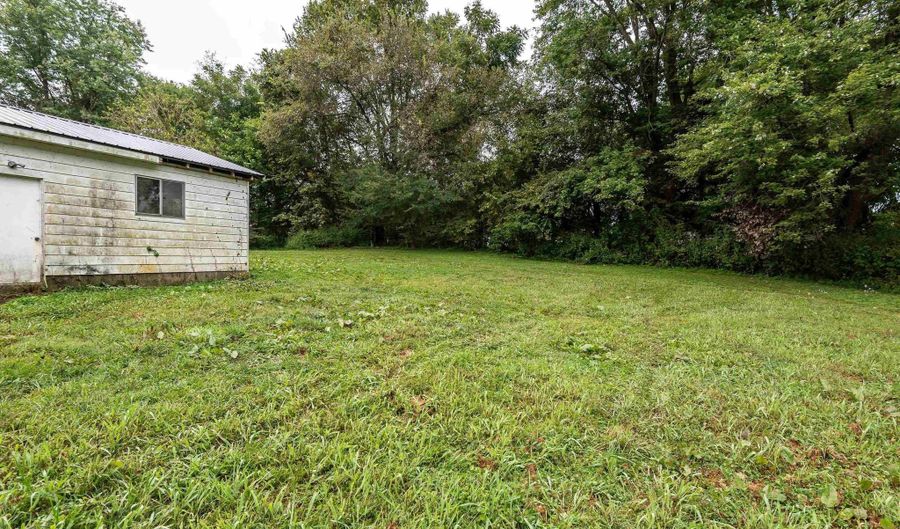 195 Farmer St, Bedford, IN 47421 - 3 Beds, 2 Bath