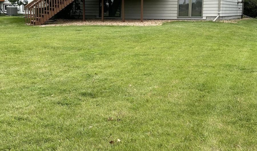 1102 Willow Dr, Aberdeen, SD 57401 - 3 Beds, 3 Bath