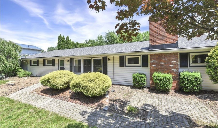 301 Crosse Rd, Amherst, OH 44001 - 4 Beds, 2 Bath