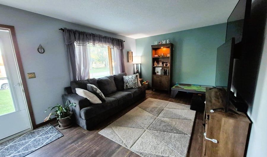 2414 Lynch Ave, Auburn, NE 68305 - 3 Beds, 3 Bath