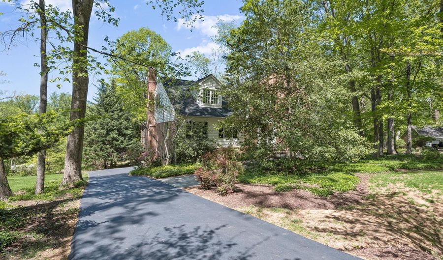 11836 HUNTING RIDGE Ct, Potomac, MD 20854 - 4 Beds, 3 Bath