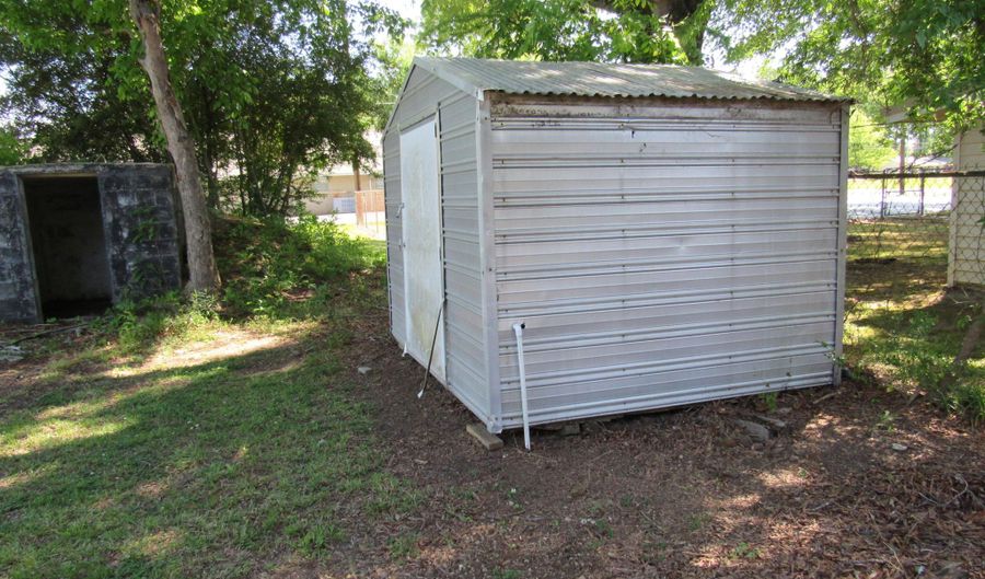 1102 Poplar St, Amory, MS 38821 - 2 Beds, 1 Bath
