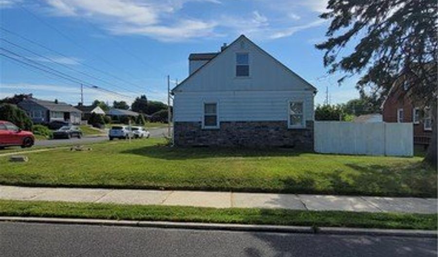 1350 Highland St, Allentown, PA 18102 - 4 Beds, 1 Bath