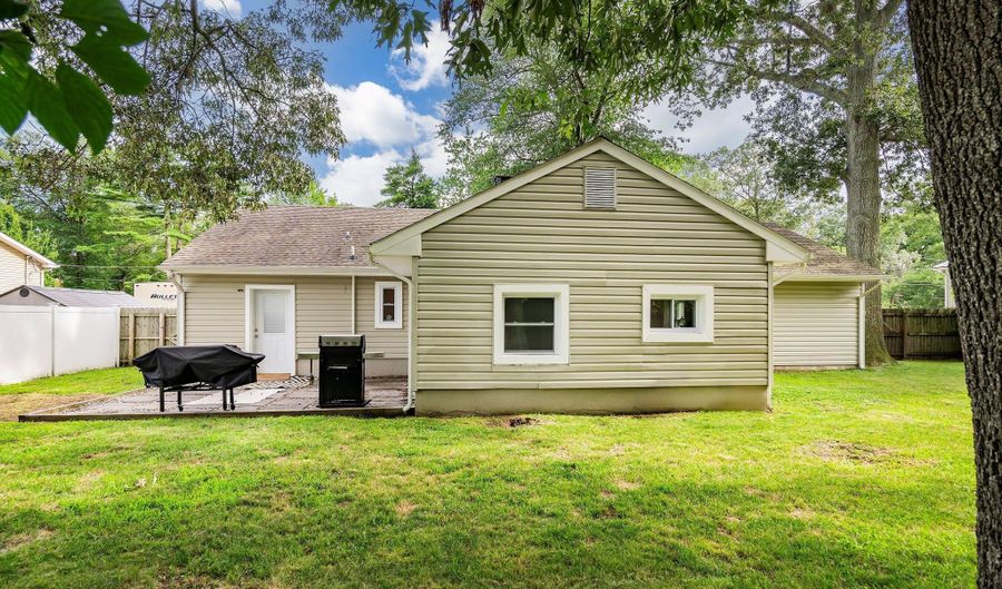 609 Main St, Bayville, NJ 08721 - 4 Beds, 2 Bath