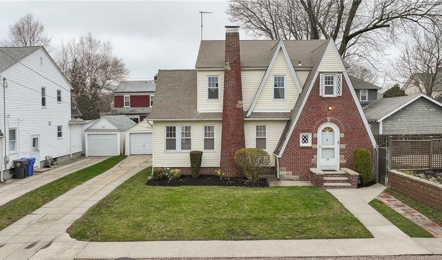28 Rosewood Ave, Cranston, RI 02905 - 3 Beds, 2 Bath