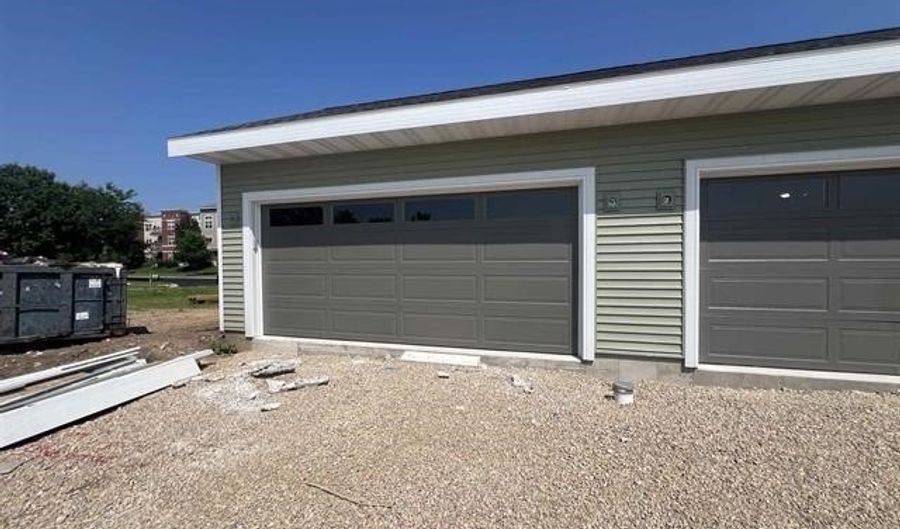 2813 Crinkle Root Dr, Fitchburg, WI 53711 - 3 Beds, 4 Bath