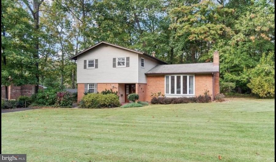 6810 FERN Ln, Annandale, VA 22003 - 4 Beds, 3 Bath