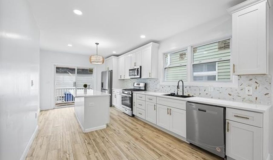 1 B SISSON Ct, Bayonne, NJ 07002 - 4 Beds, 3 Bath