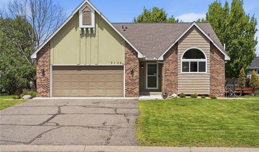 7135 Upper 157th St W, Apple Valley, MN 55124 - 3 Beds, 3 Bath