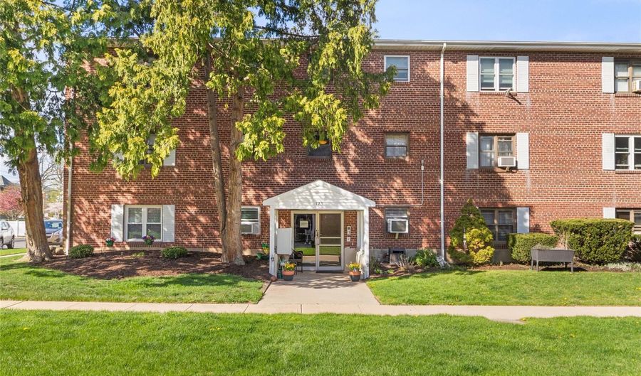 125 Park Ave C1, Amityville, NY 11701 - 1 Beds, 1 Bath