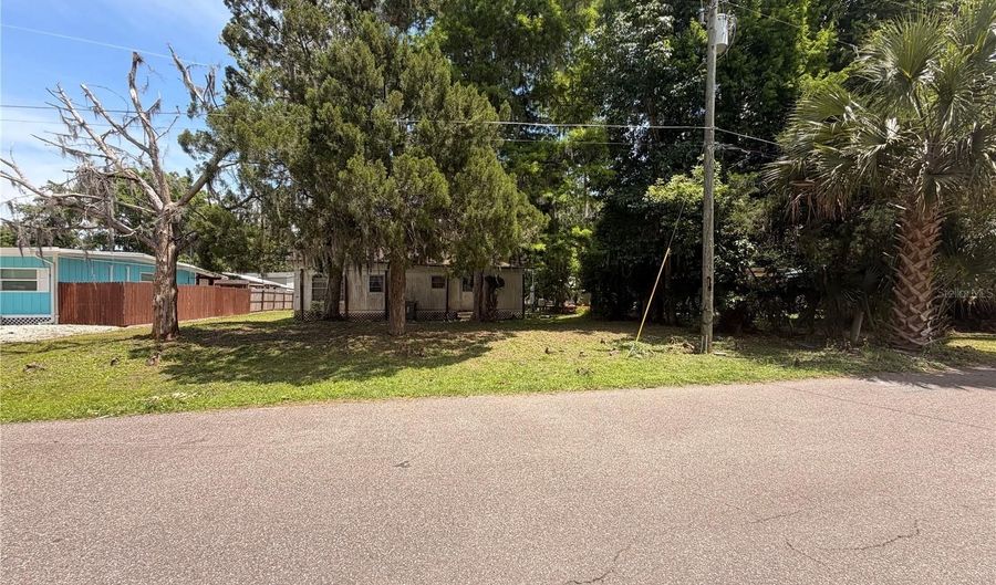 56340 ACORN Rd, Astor, FL 32102 - 3 Beds, 2 Bath