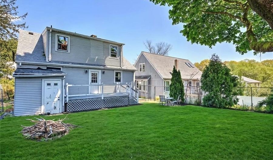 7 Hemlock Dr, Johnston, RI 02919 - 3 Beds, 2 Bath