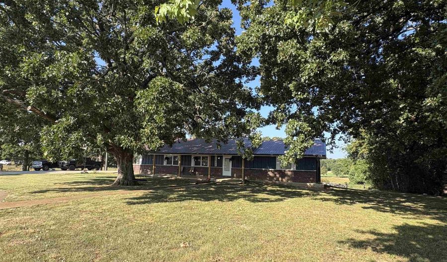621 Hwy 62 W, Ash Flat, AR 72513 - 4 Beds, 3 Bath