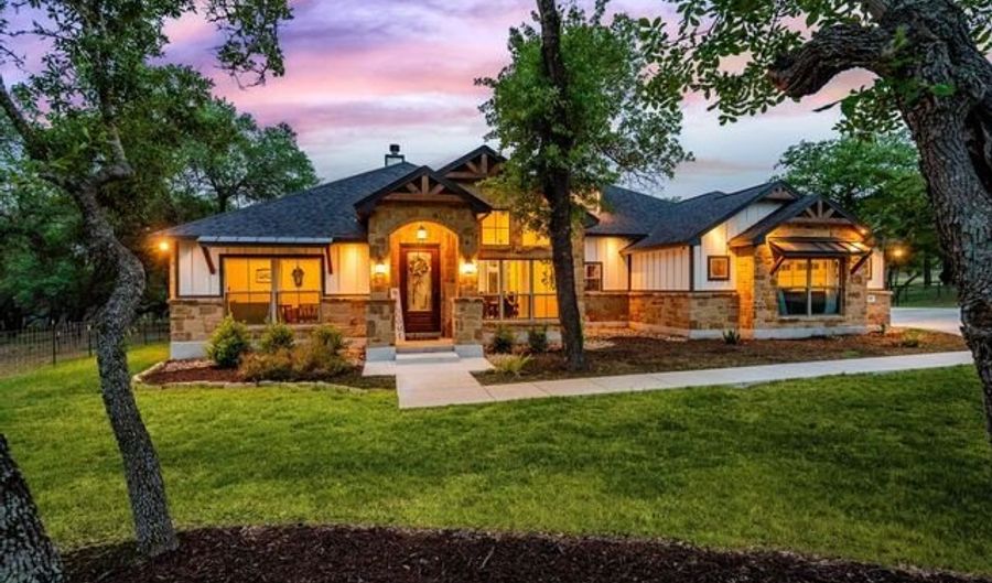 140 Wood Valley Dr, Adkins, TX 78101 - 4 Beds, 4 Bath