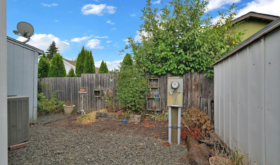 1120 W FAIRVIEW Dr 3, Springfield, OR 97477 - 3 Beds, 2 Bath