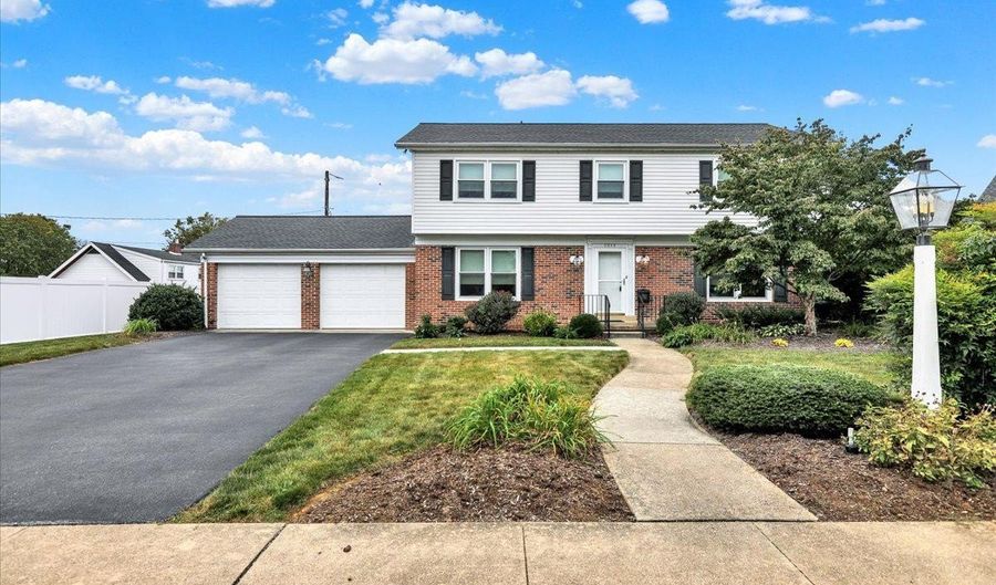 1515 DURWOOD Ct, Reading, PA 19609 - 4 Beds, 3 Bath