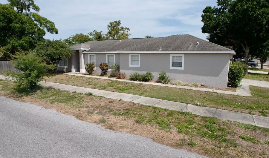 1833 COURTLAND St, Orlando, FL 32804 - 3 Beds, 2 Bath