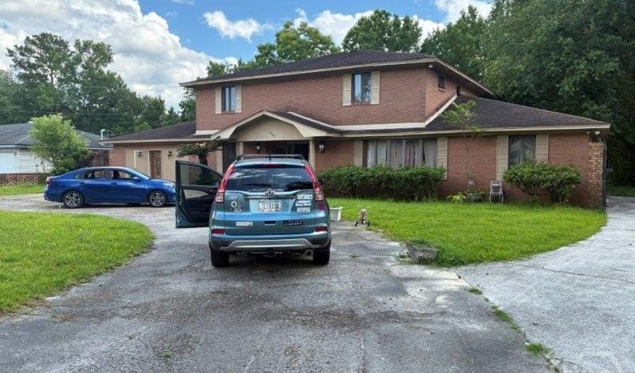 1721 Arcadian St, Savannah, GA 31405 - 4 Beds, 5 Bath