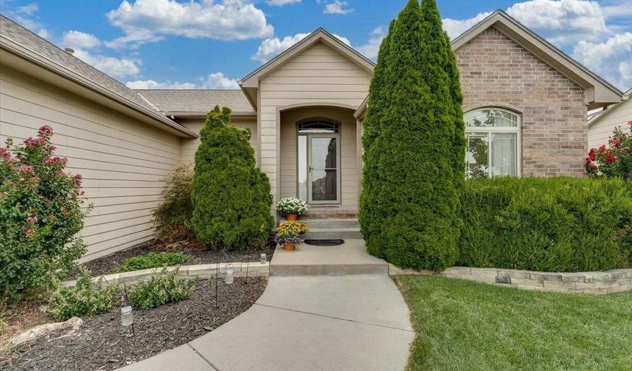 2622 N Fieldstone St, Andover, KS 67002 - 3 Beds, 3 Bath