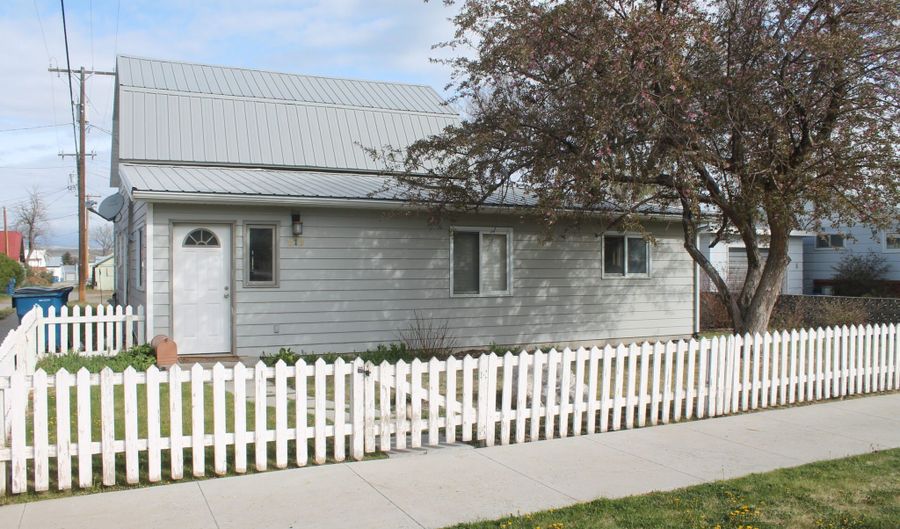 212 E 3rd Ave, Big Timber, MT 59011 - 3 Beds, 2 Bath