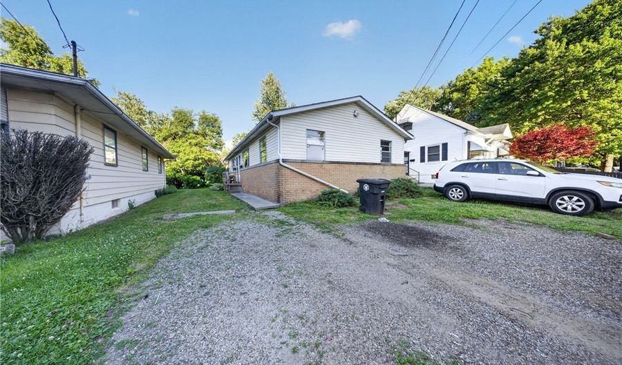 1095 Saint Michaels Ave, Akron, OH 44320 - 2 Beds, 1 Bath