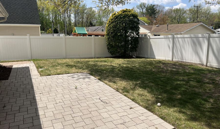 32 Idlewild Ln, Aberdeen, NJ 07747 - 3 Beds, 2 Bath