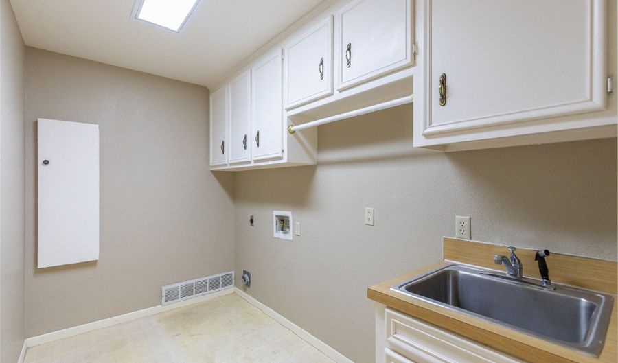 32 Glen Abbey St, Abilene, TX 79606 - 3 Beds, 4 Bath