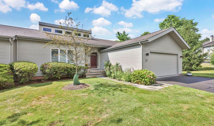 16 Thistle Holw 16, Avon, CT 06001 - 4 Beds, 4 Bath