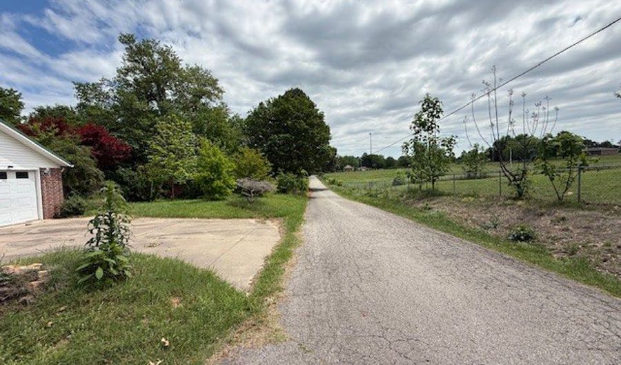 402 E College St, Altus, AR 72821 - 4 Beds, 2 Bath