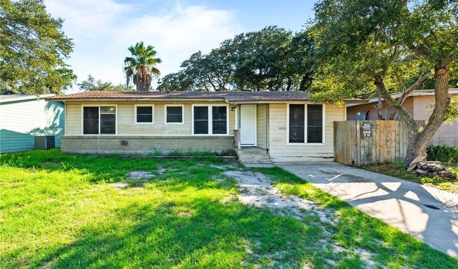 1309 Oak Park Dr, Aransas Pass, TX 78336 - 3 Beds, 2 Bath