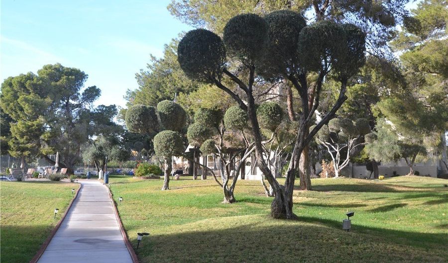 725 N Royal Crest Cir 231, Las Vegas, NV 89169 - 2 Beds, 2 Bath