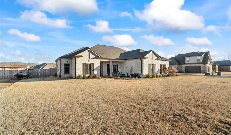 208 S CHINKAPIN, Atoka, TN 38004 - 3 Beds, 3 Bath