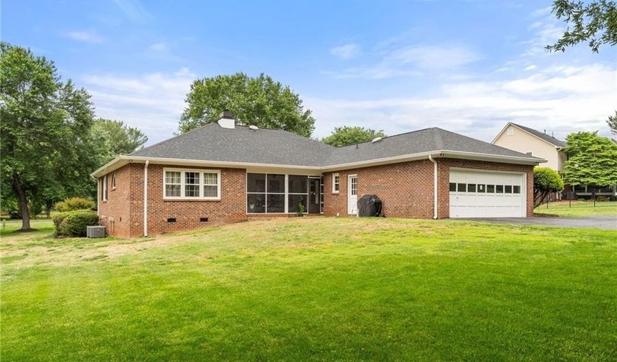 211 Hidden Creek Dr, Advance, NC 27006 - 3 Beds, 3 Bath