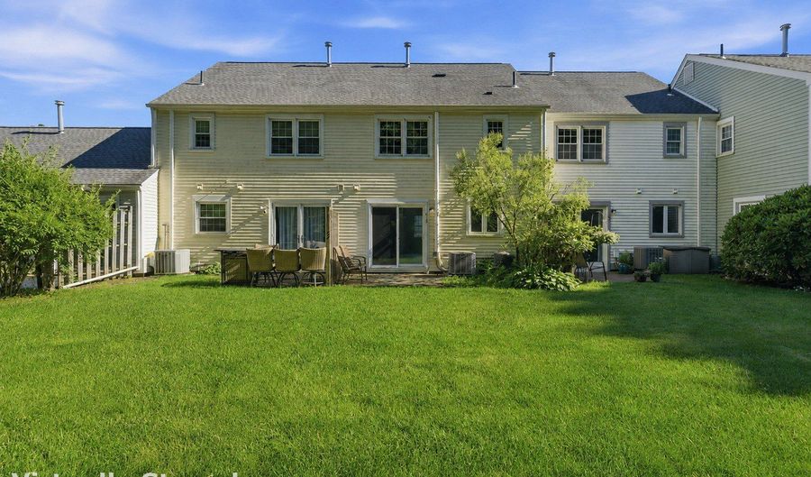 472 Dowd Ave 472, Canton, CT 06019 - 2 Beds, 2 Bath