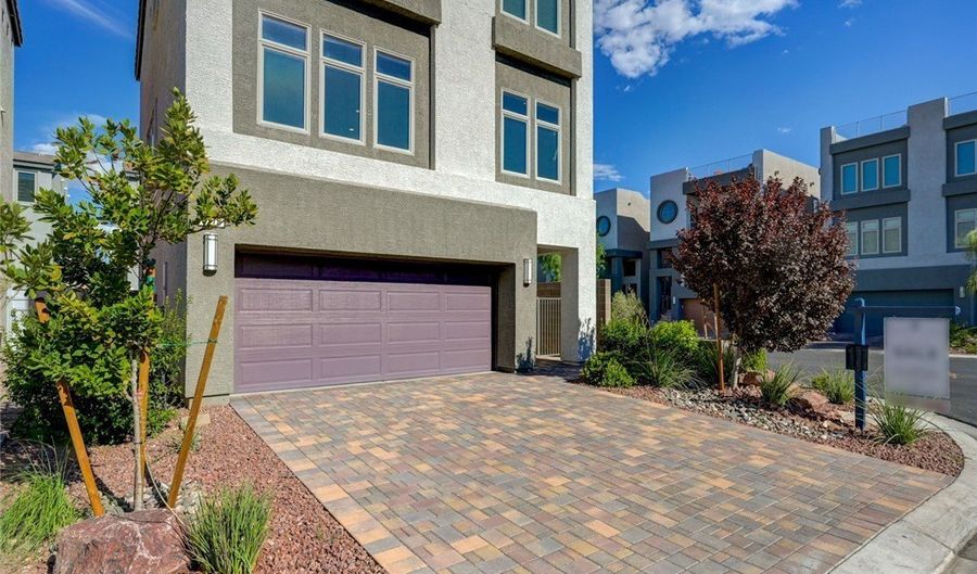 8178 Eaton Hill St, Las Vegas, NV 89113 - 4 Beds, 3 Bath