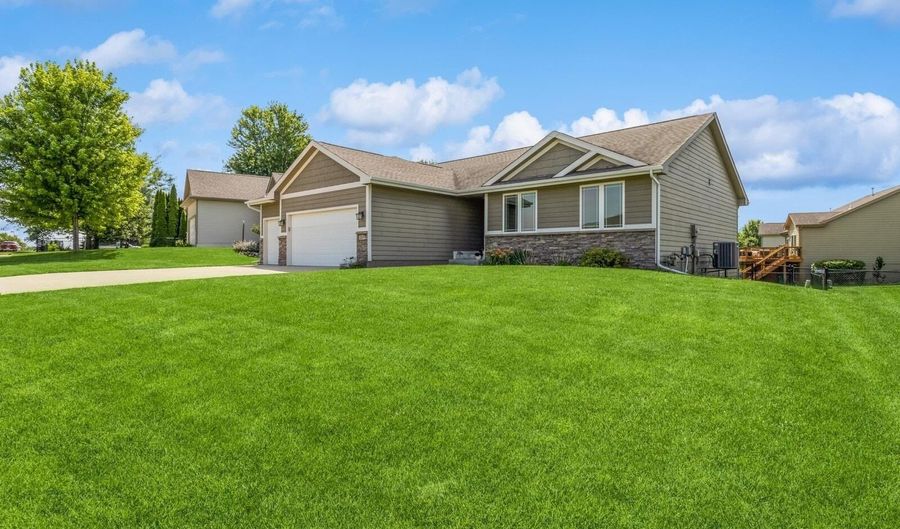 207 NE Georgetown Blvd, Ankeny, IA 50021 - 4 Beds, 3 Bath
