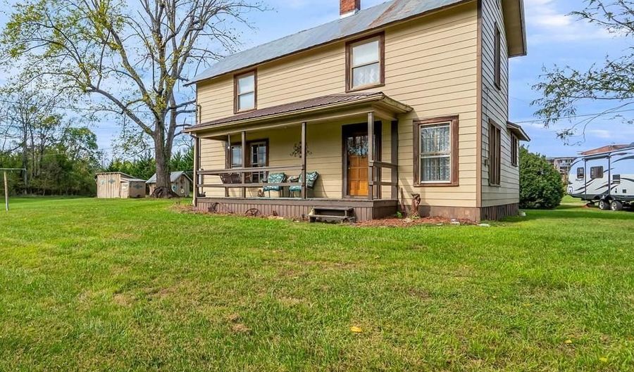 483 Store Hill Rd, Austinville, VA 24312 - 2 Beds, 1 Bath