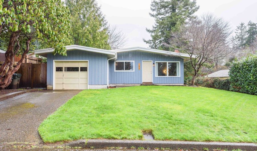 1624 N 17TH St, Coos Bay, OR 97420 - 3 Beds, 1 Bath