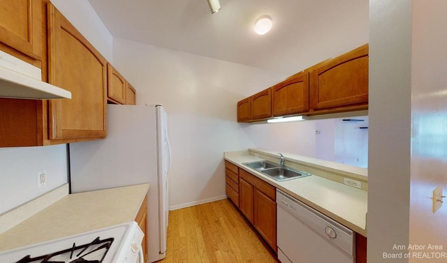 2795 S Knightsbridge Cir, Ann Arbor, MI 48105 - 2 Beds, 2 Bath