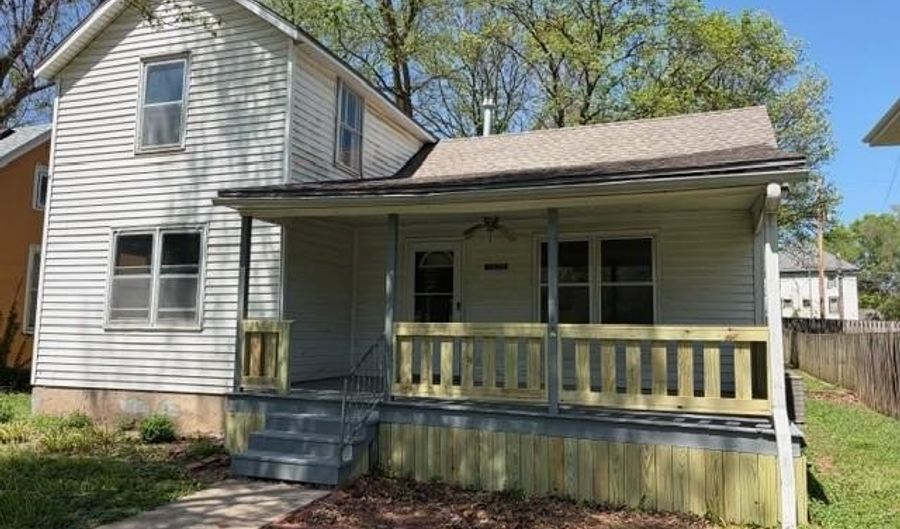 1025 Laramie St, Atchison, KS 66002 - 4 Beds, 1 Bath