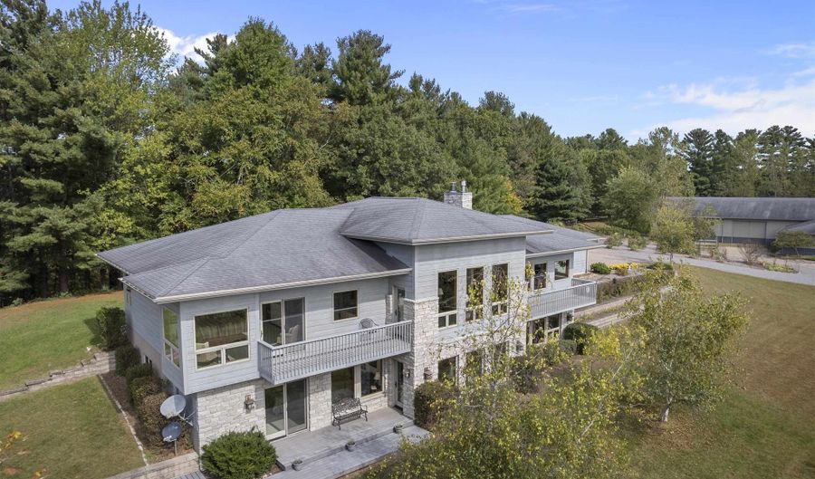 9364 Spring Creek Rd, Amherst, WI 54406 - 5 Beds, 5 Bath