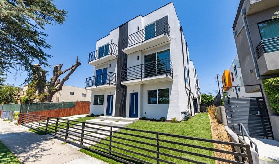 6700 Balboa, Los Angeles, CA 91406 - 20 Beds, 23 Bath