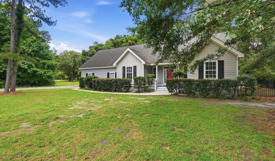 24 Pickens St, Beaufort, SC 29907 - 5 Beds, 3 Bath