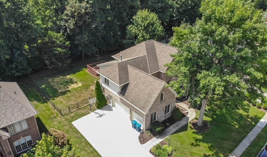 9990 Sugarleaf Pl, Fishers, IN 46038 - 4 Beds, 5 Bath