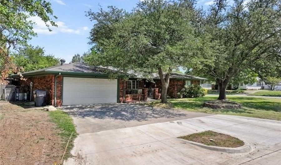 405 4th NW, Ardmore, OK 73401 - 3 Beds, 3 Bath