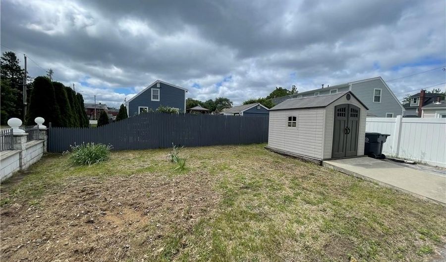 50 Washington Ave, East Providence, RI 02915 - 3 Beds, 2 Bath