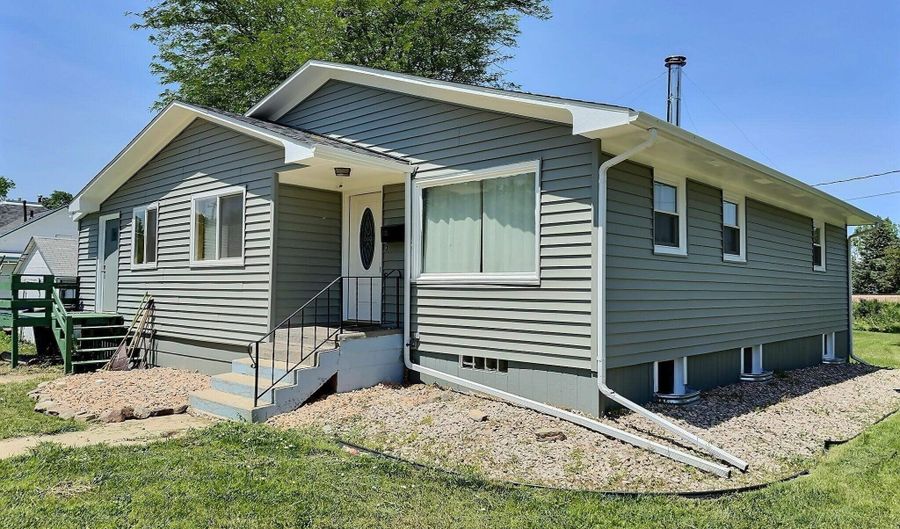 1111 Kingsbury St, Belle Fourche, SD 57717 - 5 Beds, 3 Bath