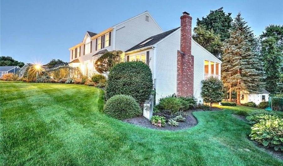 96 Windsong Rd, Cumberland, RI 02864 - 4 Beds, 4 Bath