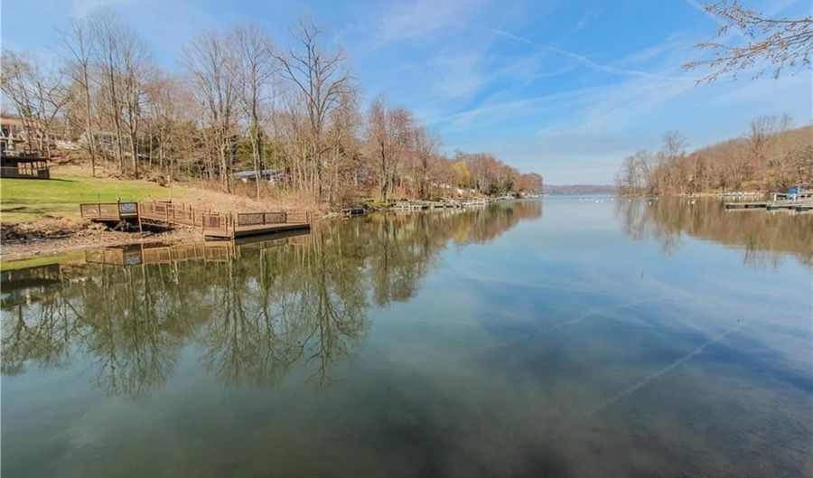 166 Pocono Point Rd Lot 166, Danbury, CT 06810 - 2 Beds, 1 Bath