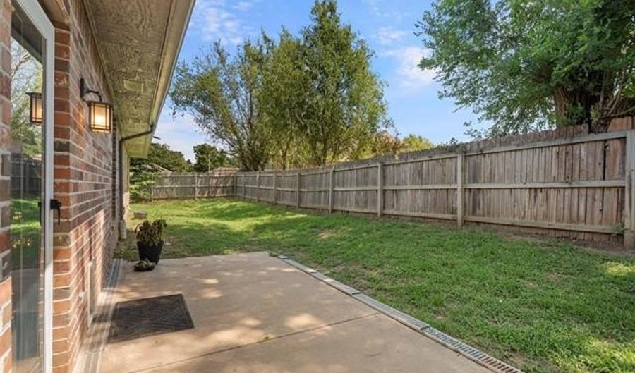 2006 Madison Pl, Bartlesville, OK 74006 - 4 Beds, 3 Bath